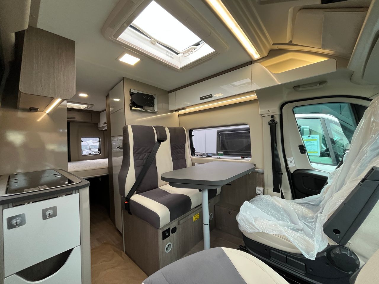 Challenger | V 114 ROAD EDITION VIP - 2023 – Image 4