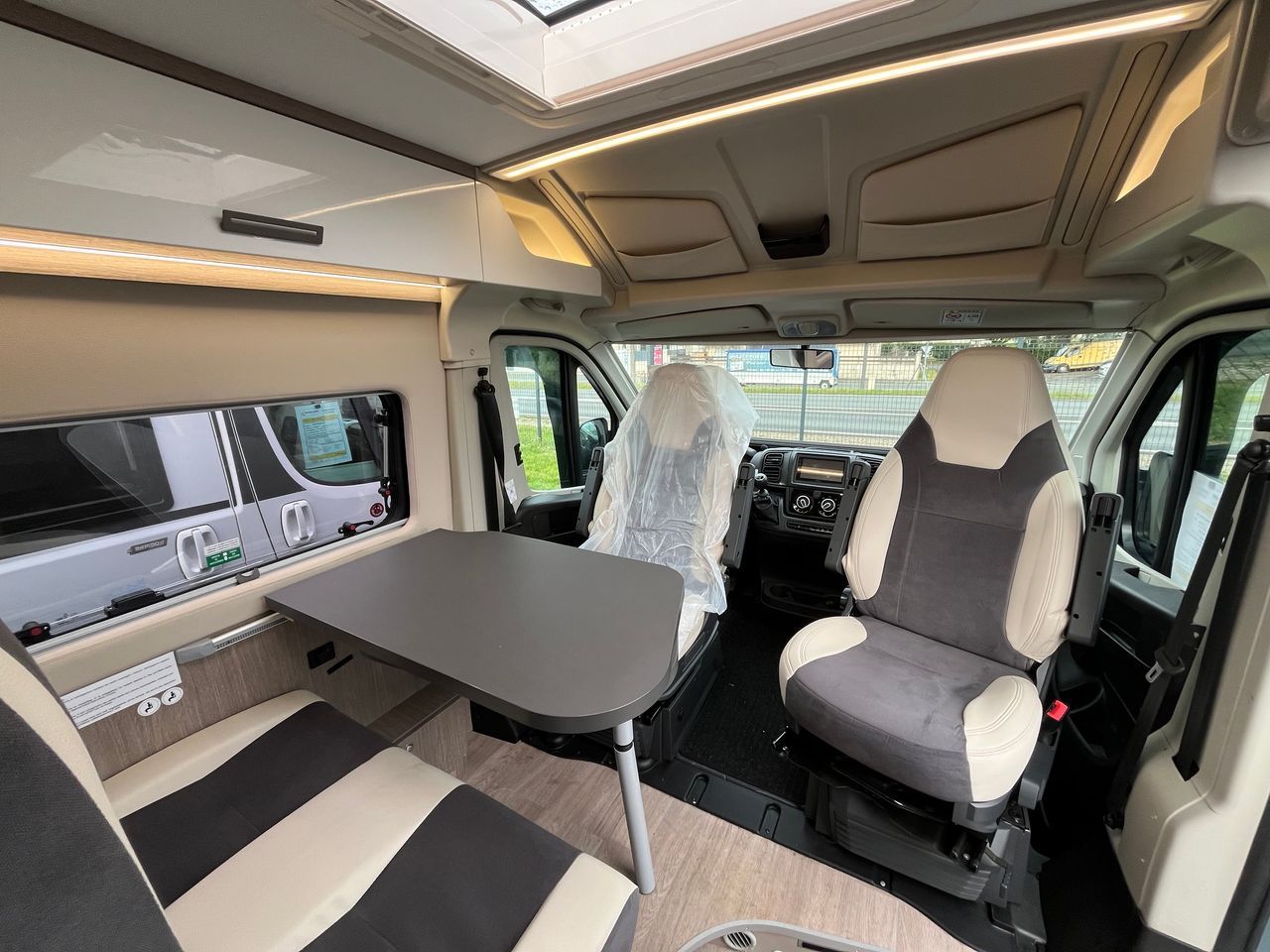 Challenger | V 114 ROAD EDITION VIP - 2023 – Image 3