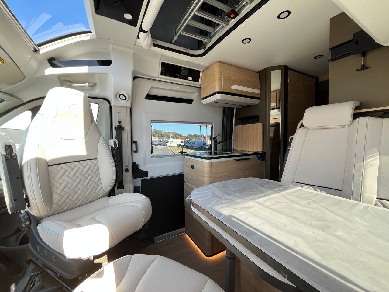 Campereve | 643 AIR SAPHIR - 2027 – Image 8